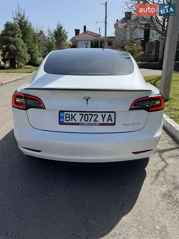 Седан Tesla Model 3 2020 в Рівному
