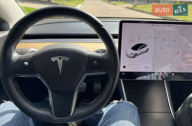 Седан Tesla Model 3 2020 в Рівному