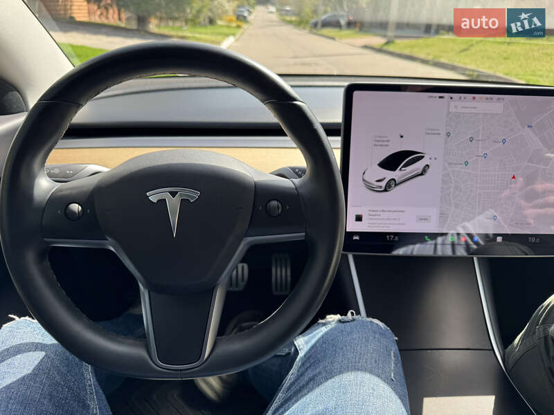 Седан Tesla Model 3 2020 в Рівному
