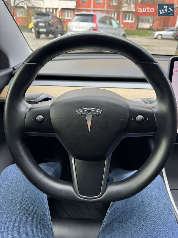 Седан Tesla Model 3 2020 в Рівному