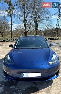 Tesla Model 3  2022