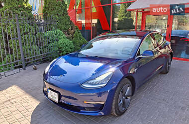 Tesla Model 3  2019