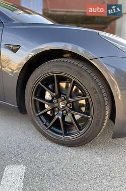 Седан Tesla Model 3 2022 в Киеве фото 22 Седан Tesla Model 3 2022 в Киеве