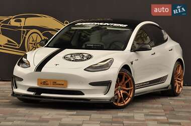 Tesla Model 3  2019