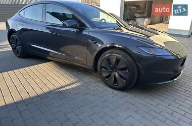 Tesla Model 3 2024