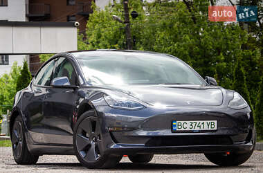 Tesla Model 3  2022