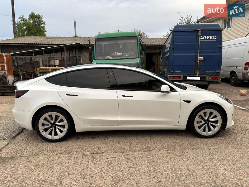Седан Tesla Model 3 2022 в Києві
