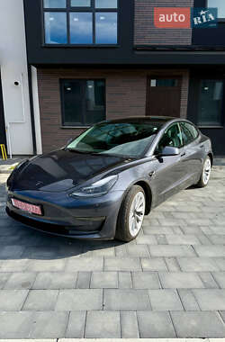 Tesla Model 3  2022