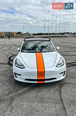 Tesla Model 3  2019