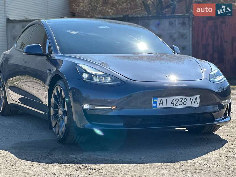 Седан Tesla Model 3 2023 в Фастове