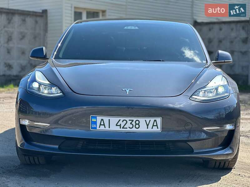 Седан Tesla Model 3 2023 в Фастове