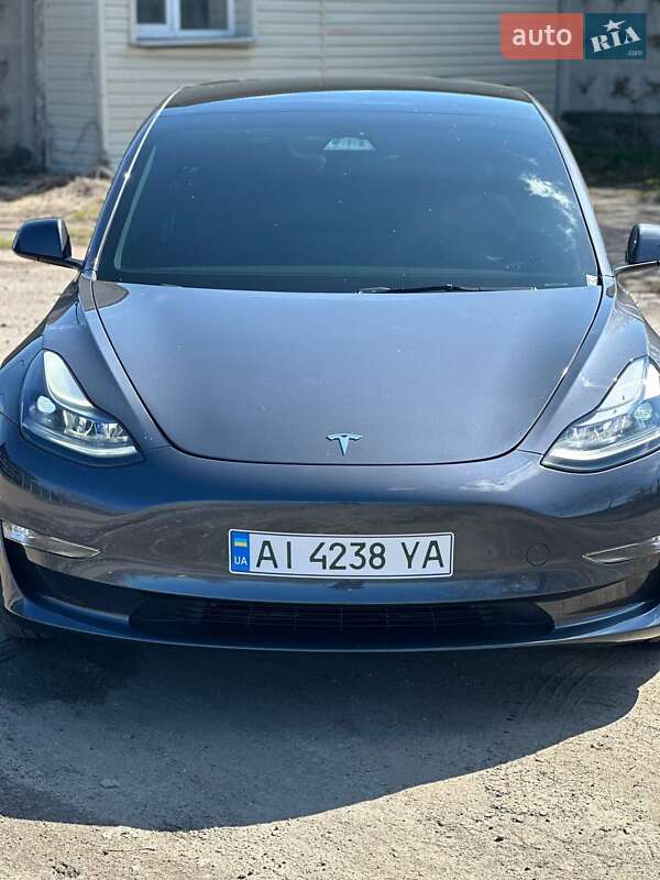 Седан Tesla Model 3 2023 в Фастове
