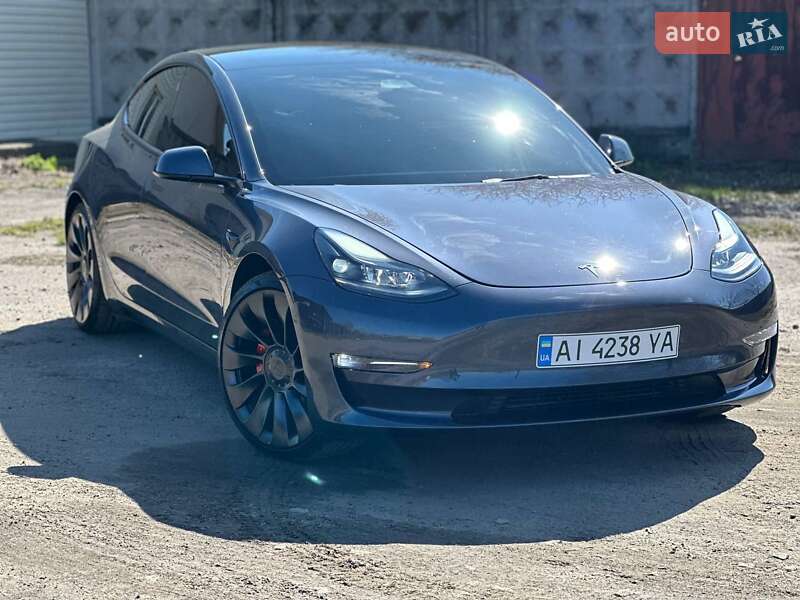Седан Tesla Model 3 2023 в Фастове