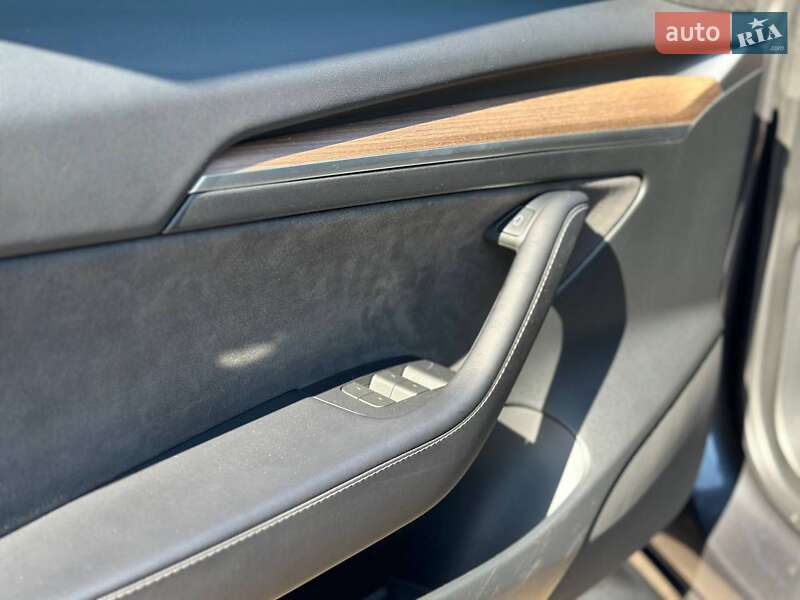 Седан Tesla Model 3 2023 в Фастове