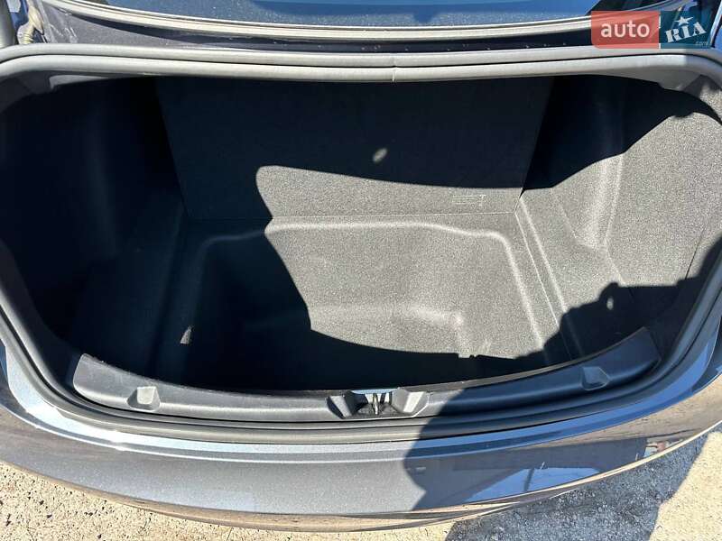 Седан Tesla Model 3 2023 в Фастове