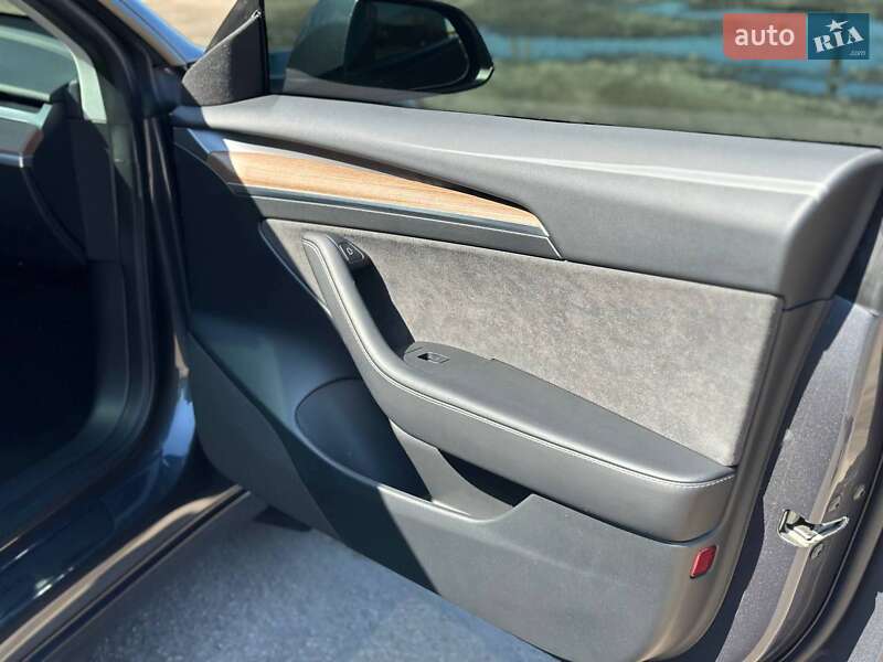 Седан Tesla Model 3 2023 в Фастове