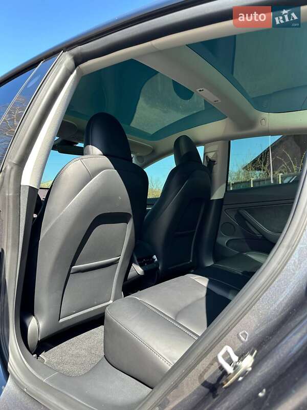 Седан Tesla Model 3 2023 в Фастове