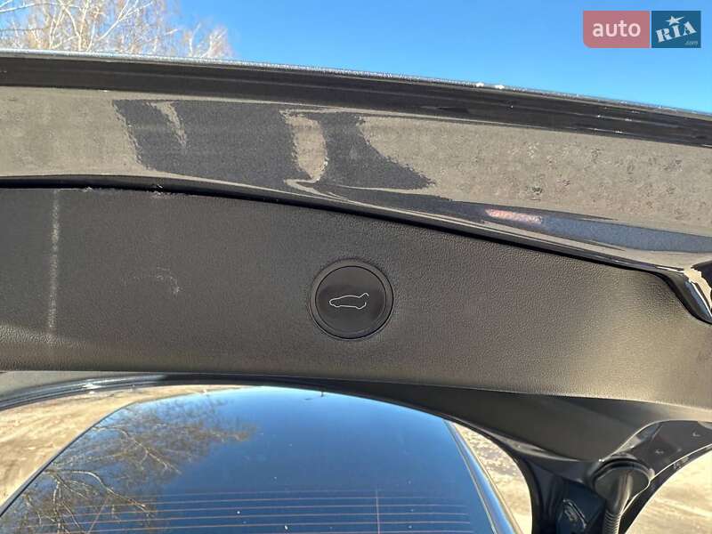 Седан Tesla Model 3 2023 в Фастове