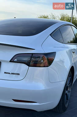 Tesla Model 3  2021