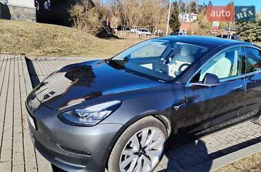 Tesla Model 3  2019