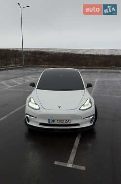 Tesla Model 3  2022