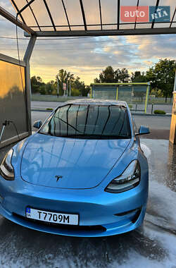 Tesla Model 3  2020