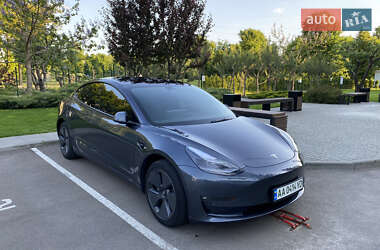 Tesla Model 3  2022