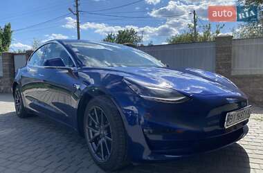 Tesla Model 3  2019