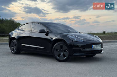 Tesla Model 3  2021