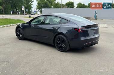 Tesla Model 3  2024