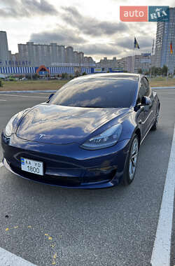 Tesla Model 3  2022