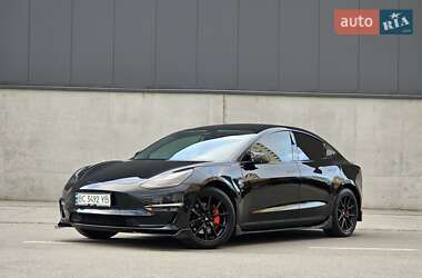 Tesla Model 3  2019