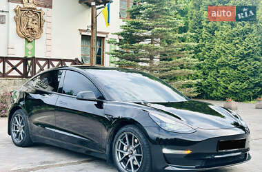 Tesla Model 3  2021
