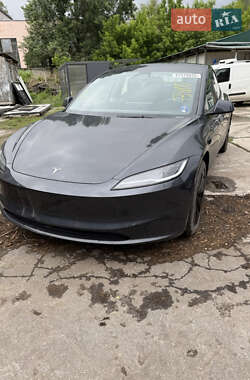 Tesla Model 3  2024