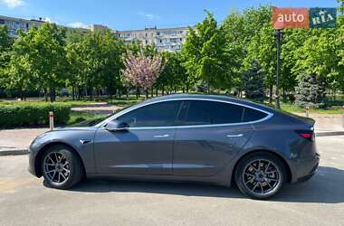 Tesla Model 3  2020