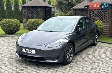 Tesla Model 3  2021