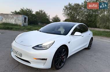 Tesla Model 3  2019