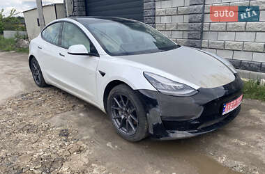 Tesla Model 3  2021