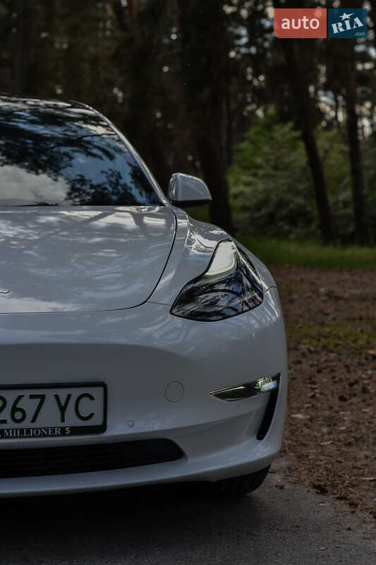 Седан Tesla Model 3 2021 в Черкассах