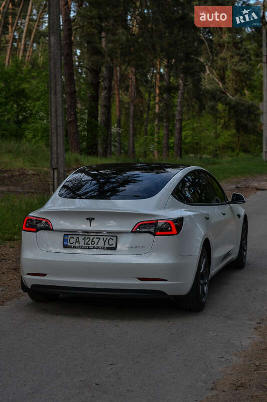 Седан Tesla Model 3 2021 в Черкассах