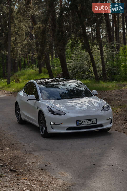Седан Tesla Model 3 2021 в Черкассах