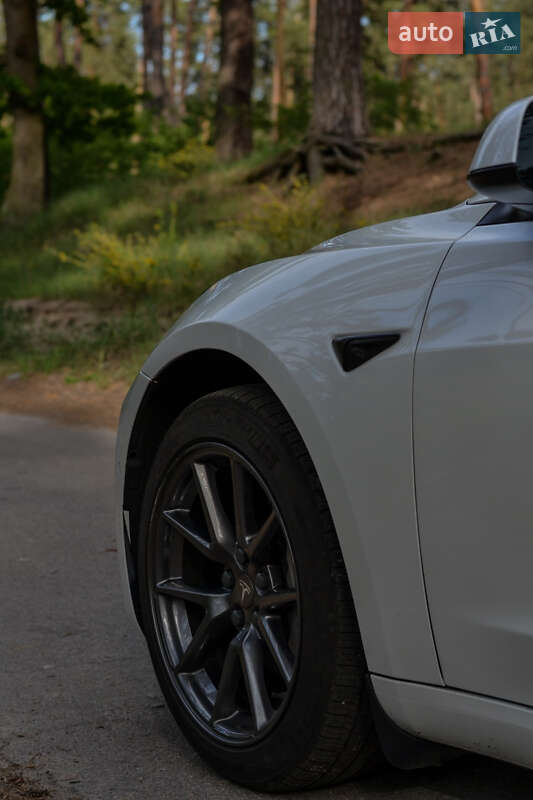 Седан Tesla Model 3 2021 в Черкассах