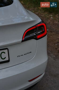 Седан Tesla Model 3 2021 в Черкассах