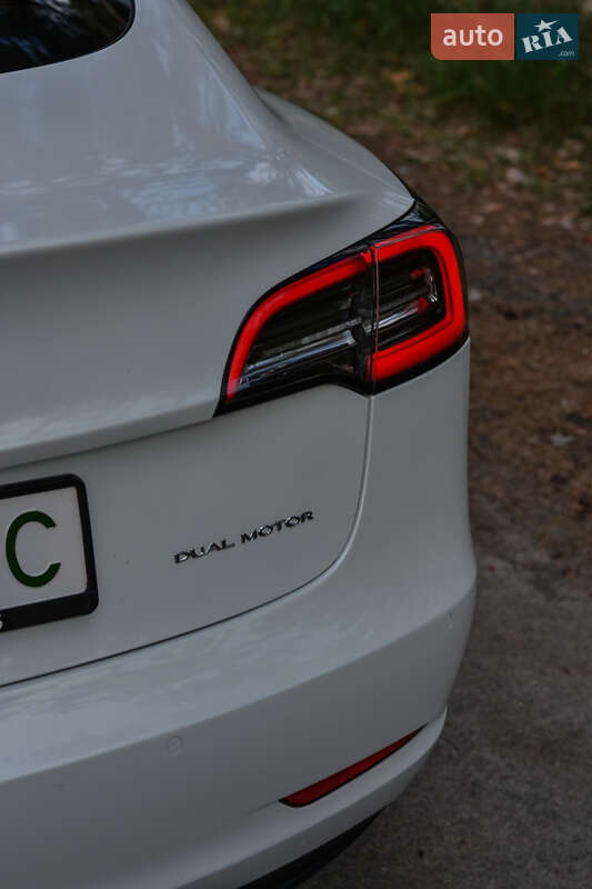 Седан Tesla Model 3 2021 в Черкассах