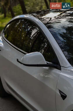 Седан Tesla Model 3 2021 в Черкассах