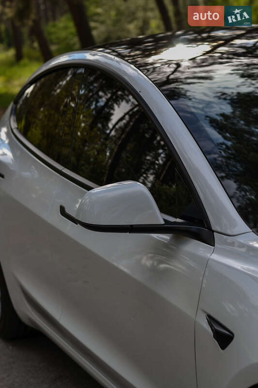 Седан Tesla Model 3 2021 в Черкассах