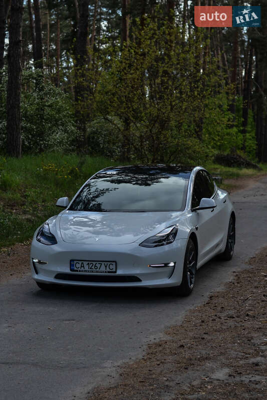 Седан Tesla Model 3 2021 в Черкассах