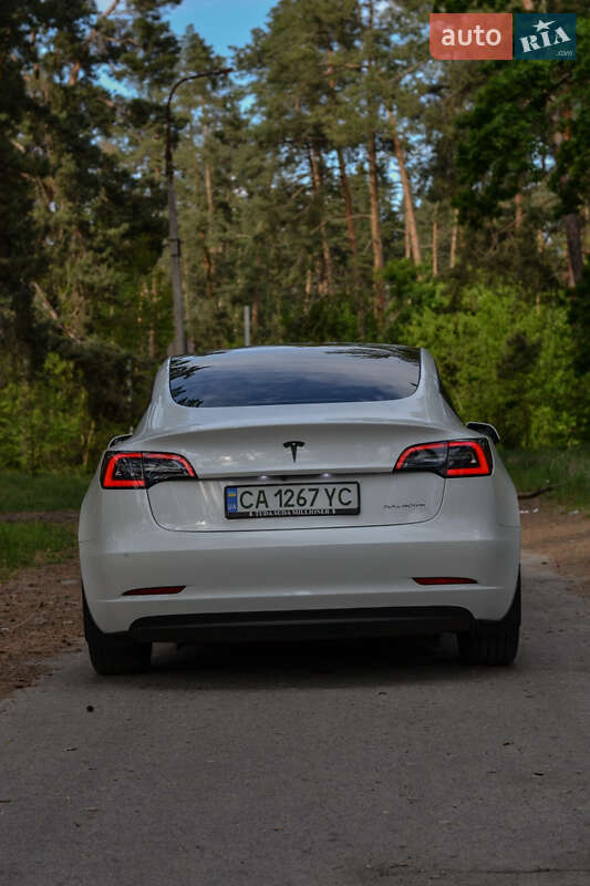 Седан Tesla Model 3 2021 в Черкассах