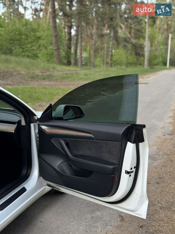 Седан Tesla Model 3 2021 в Черкассах