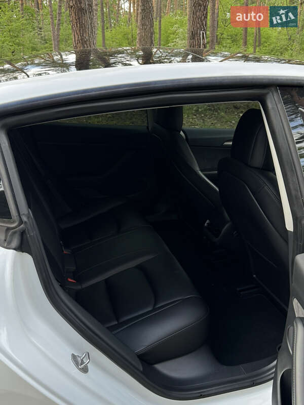 Седан Tesla Model 3 2021 в Черкассах